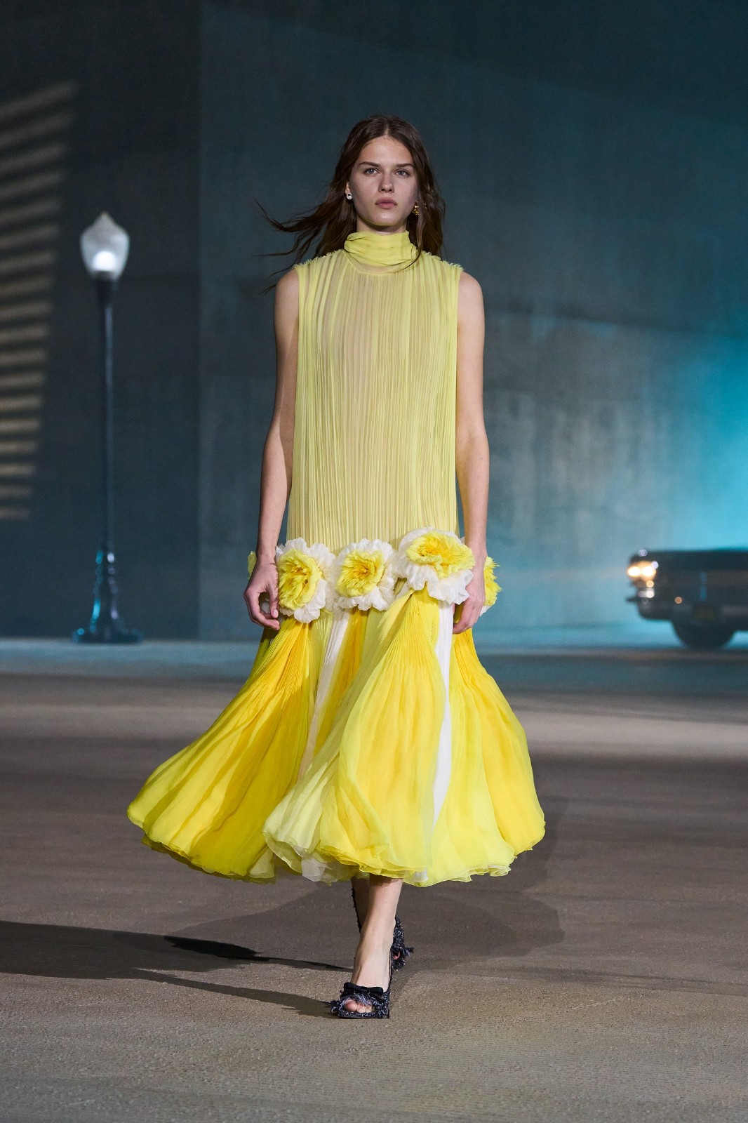 1788837521748396.jpg DIOR_W_RTW_CRUISE27_FRONT_LOOK_01_2x3.jpg